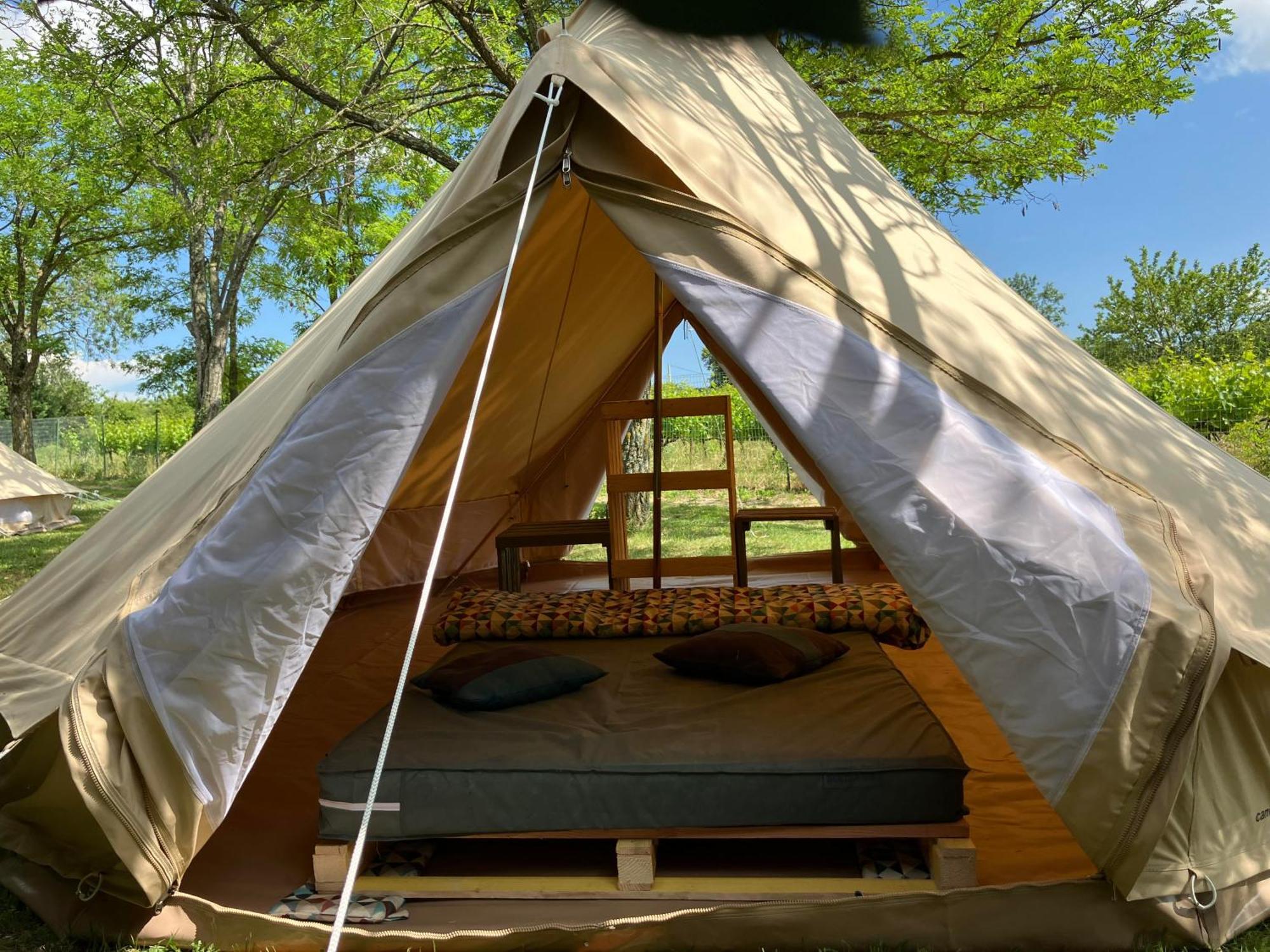 Camping Carrefour De L'Ardeche Saint-Remeze Экстерьер фото